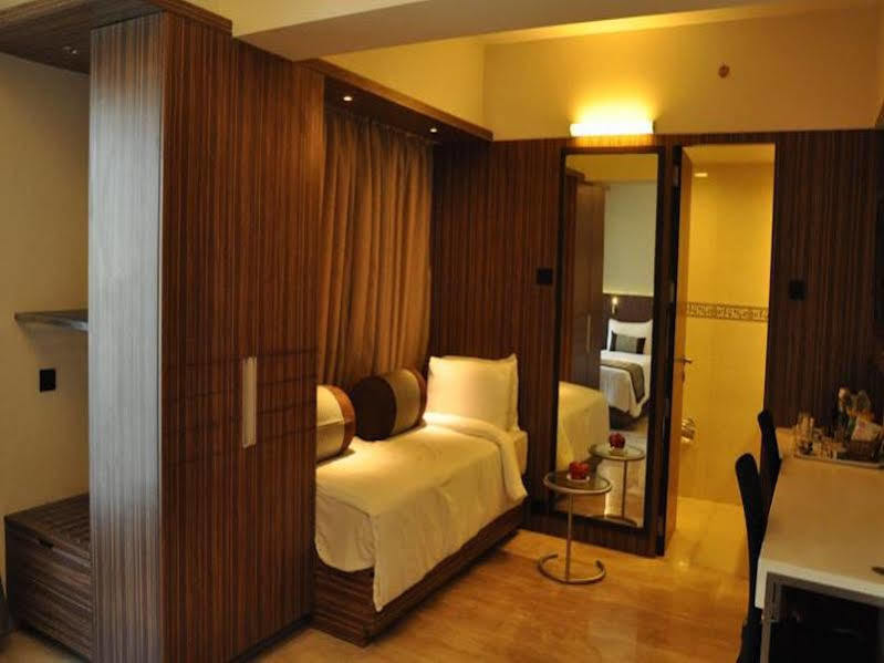 Hotel Residency Sarovar Portico Bombay Esterno foto